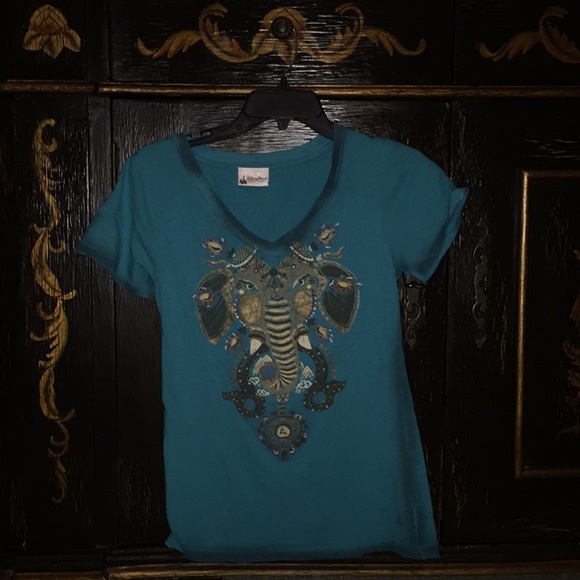 bundle of Disney tees for your next vacation - Picture 3 of 3